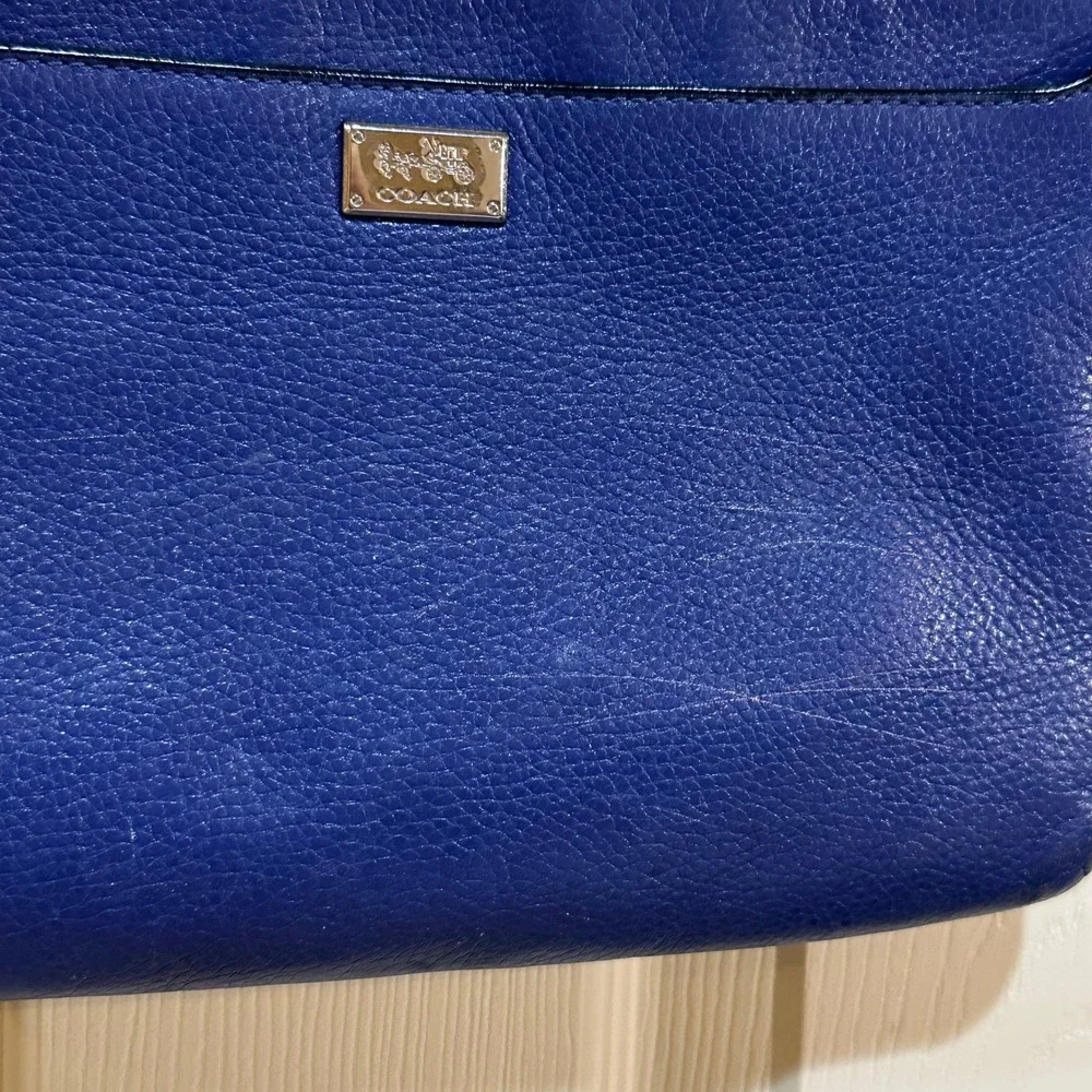 Coach Blue Pebbled Leather Crossbody Bag‎ Silver Logo Zip Top Messenger